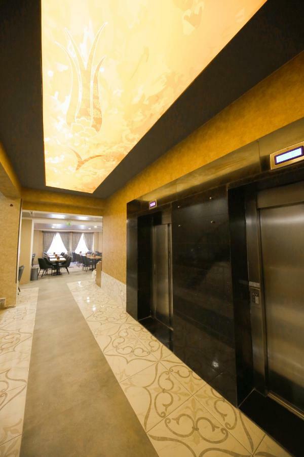 Taht Palace Hotel Van Bagian luar foto